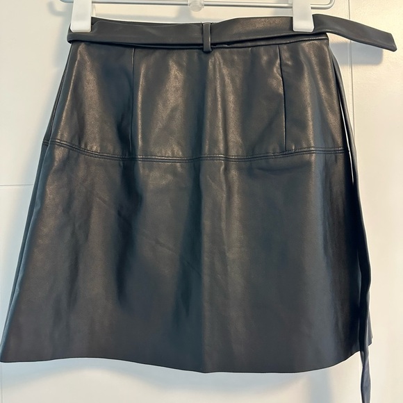 Wilfred Black Spurlock faux leather Mini Skirt size XS - Picture 5 of 6